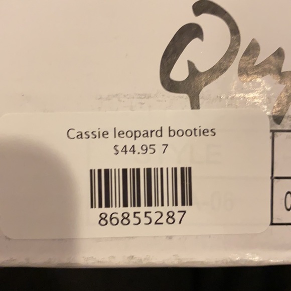 BRAND NEW Qupid suede booties size 7 - Picture 5 of 5